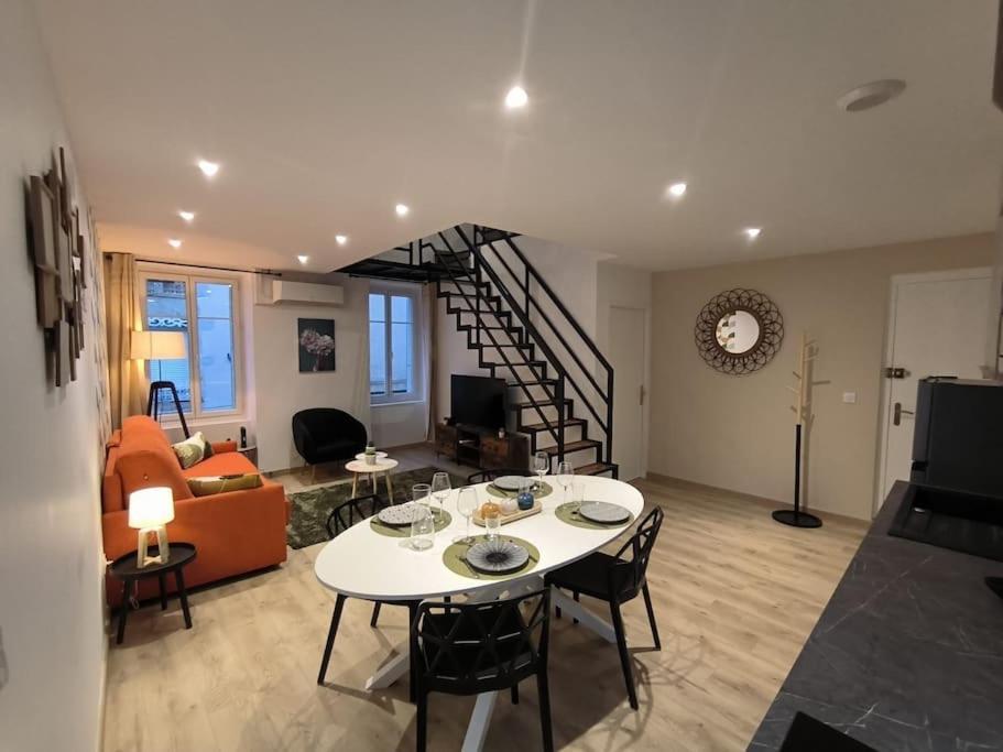 T2 -55M2- Elegant Et Chaleureux Apartman Montbrison Kültér fotó
